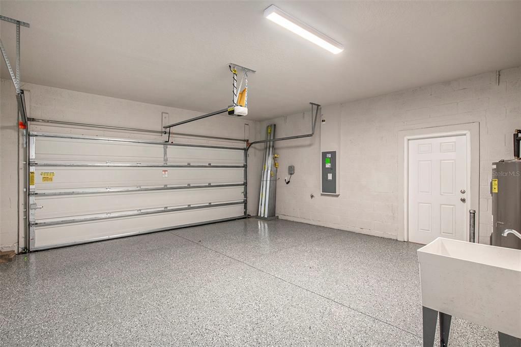 For Rent: $4,250 (5 beds, 3 baths, 3078 Square Feet)