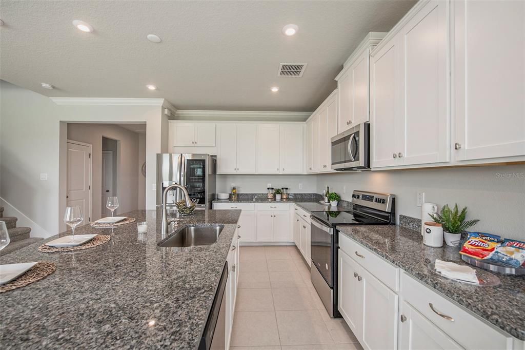 For Rent: $4,250 (5 beds, 3 baths, 3078 Square Feet)