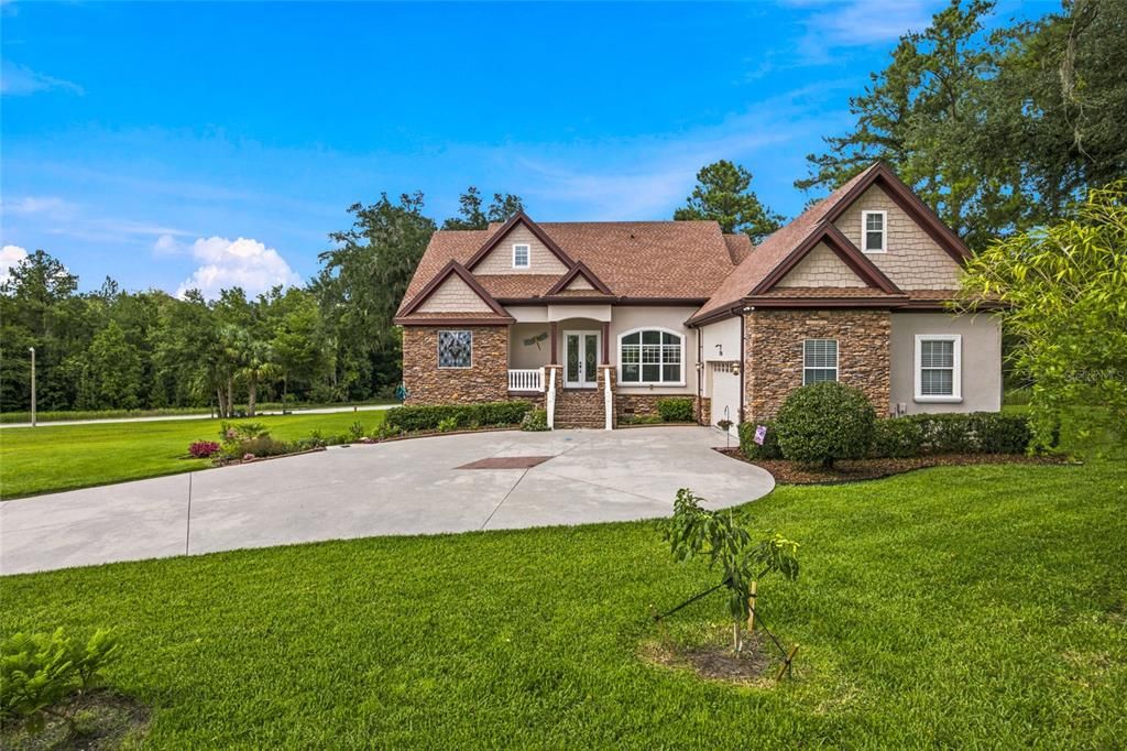 For Sale: $850,000 (4 beds, 3 baths, 3683 Square Feet)