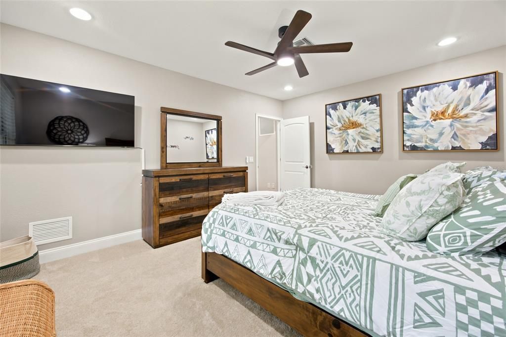 For Sale: $850,000 (4 beds, 3 baths, 3683 Square Feet)
