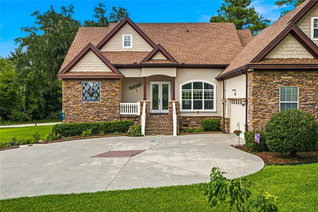 For Sale: $850,000 (4 beds, 3 baths, 3683 Square Feet)