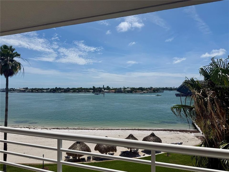 For Rent: $2,500 (2 beds, 2 baths, 1080 Square Feet)