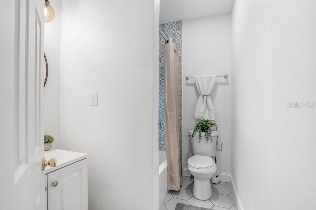 For Sale: $279,000 (3 beds, 1 baths, 889 Square Feet)