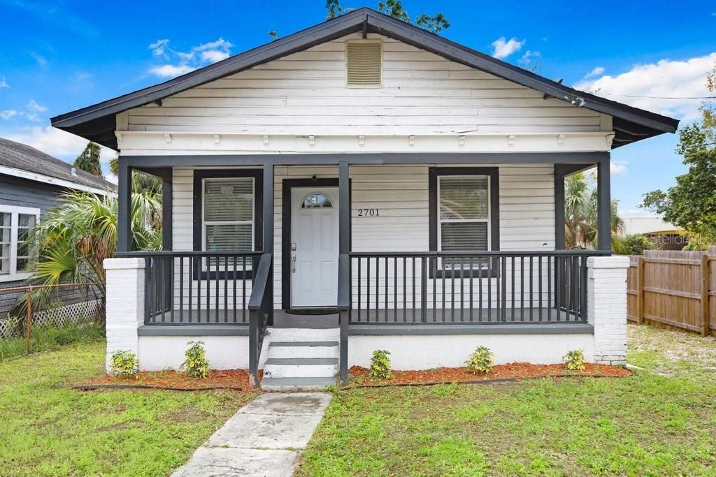 For Sale: $279,000 (3 beds, 1 baths, 889 Square Feet)