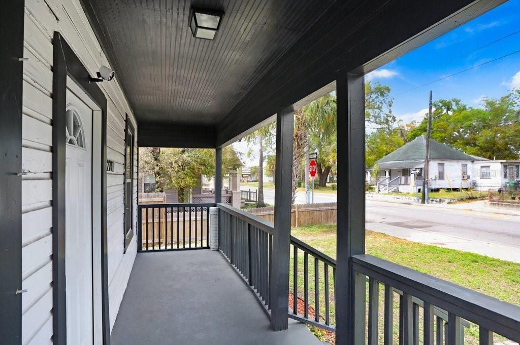 For Sale: $279,000 (3 beds, 1 baths, 889 Square Feet)