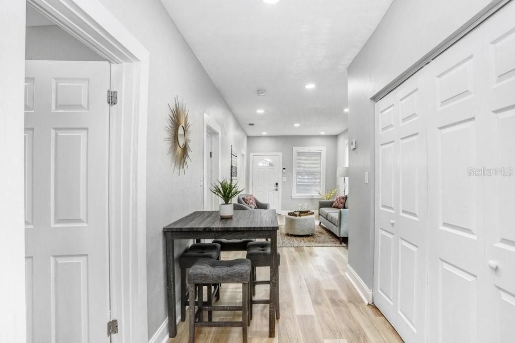 For Sale: $279,000 (3 beds, 1 baths, 889 Square Feet)