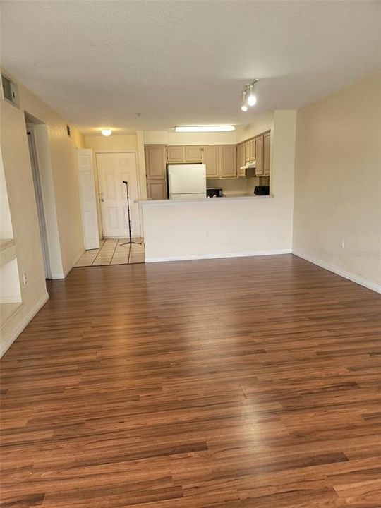 В аренду: $1,700 (2 спален, 2 ванн, 1020 Квадратных фут)