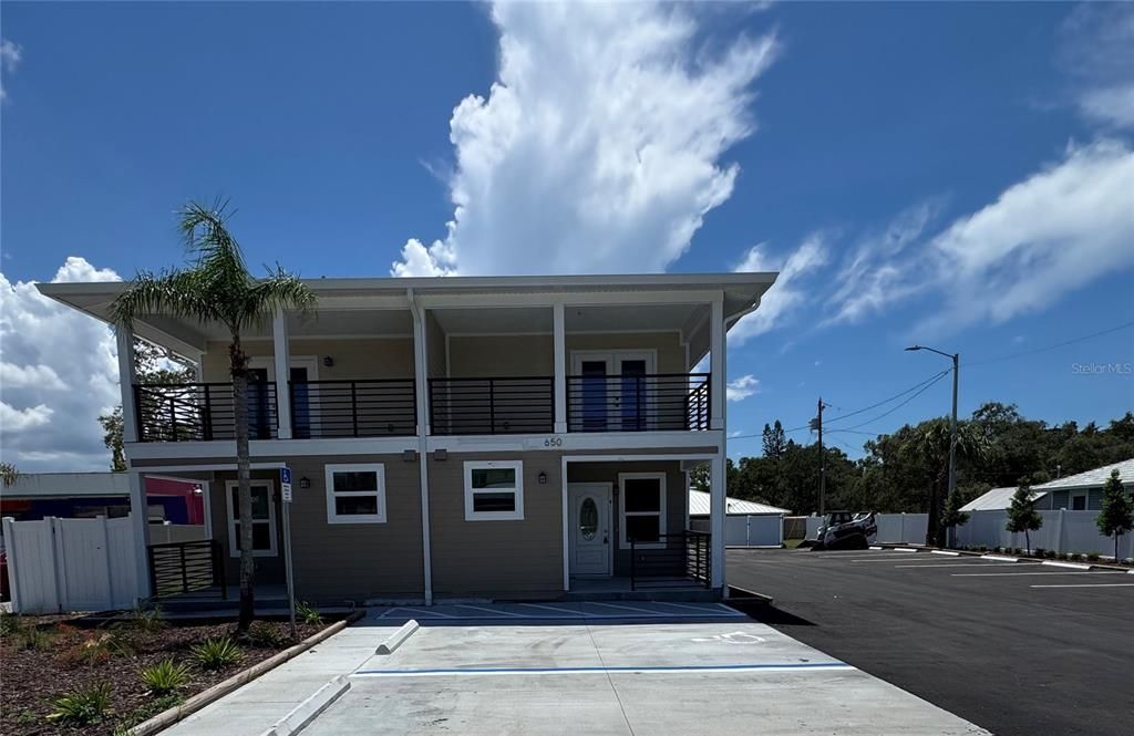 For Rent: $2,000 (3 beds, 2 baths, 900 Square Feet)