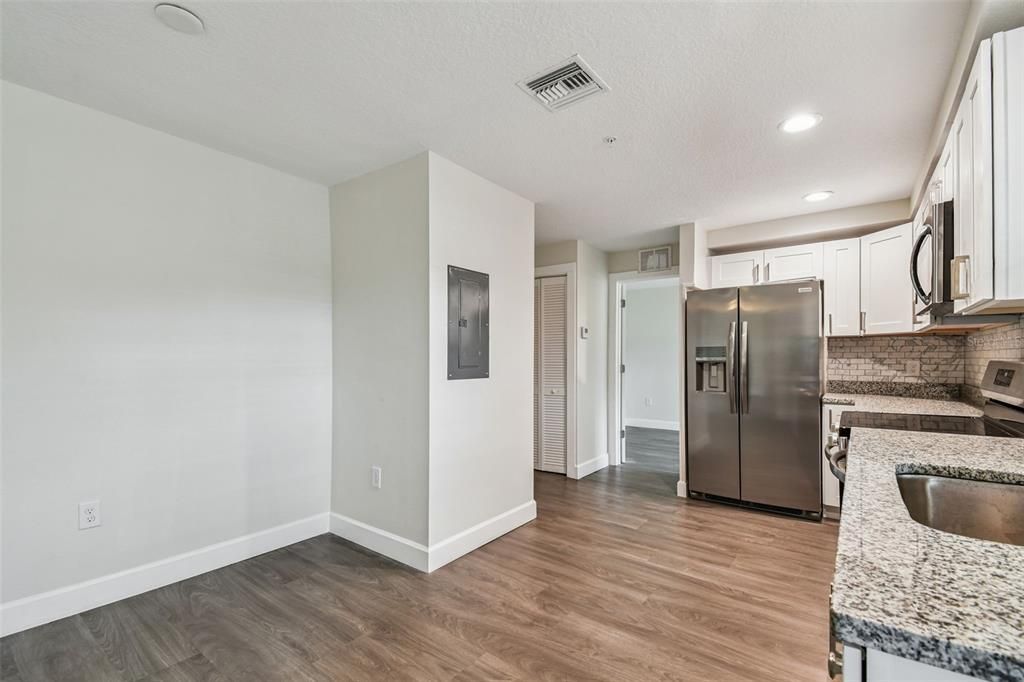For Rent: $2,000 (3 beds, 2 baths, 900 Square Feet)
