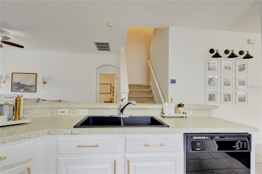For Rent: $2,650 (4 beds, 2 baths, 2485 Square Feet)