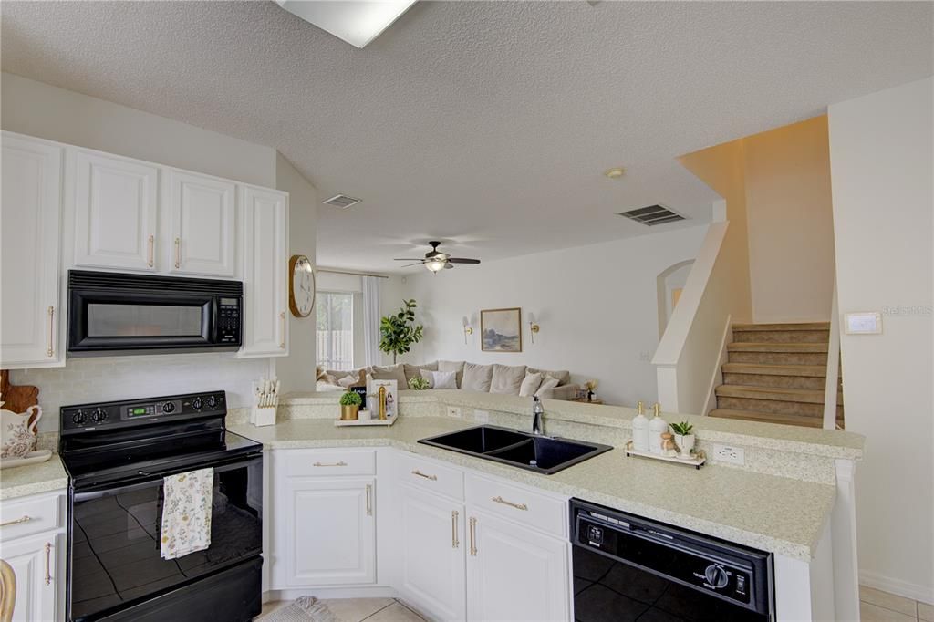 For Rent: $2,650 (4 beds, 2 baths, 2485 Square Feet)