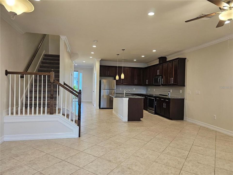 For Rent: $2,800 (3 beds, 2 baths, 1816 Square Feet)