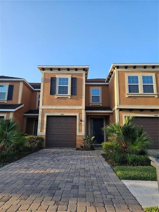 For Rent: $2,800 (3 beds, 2 baths, 1816 Square Feet)