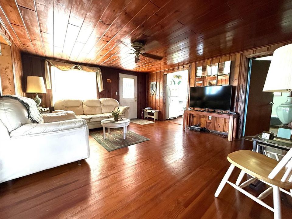 For Sale: $497,500 (3 beds, 2 baths, 1240 Square Feet)