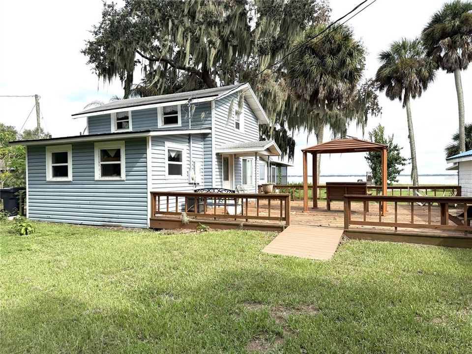 For Sale: $497,500 (3 beds, 2 baths, 1240 Square Feet)