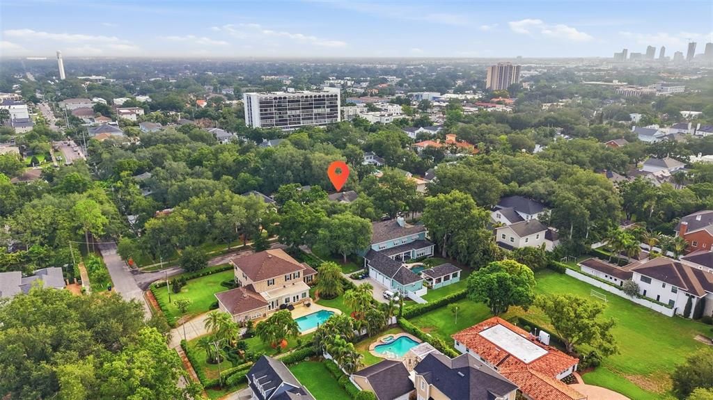 En Venta: $2,400,000 (0.41 acres)