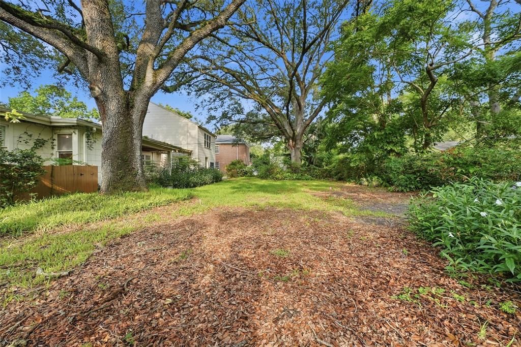 En Venta: $2,400,000 (0.41 acres)