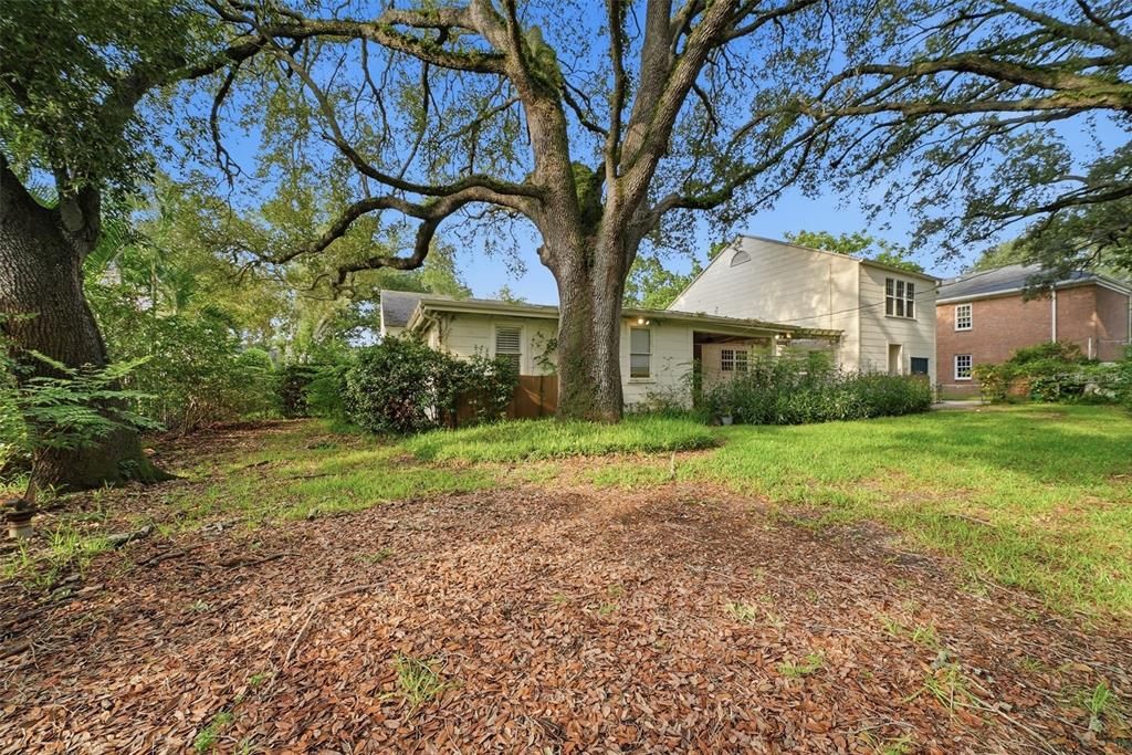 En Venta: $2,400,000 (0.41 acres)