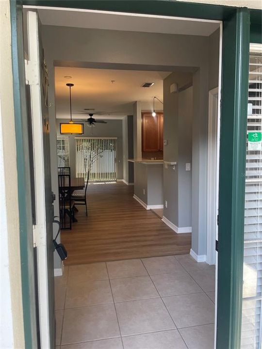 For Rent: $1,800 (2 beds, 2 baths, 929 Square Feet)