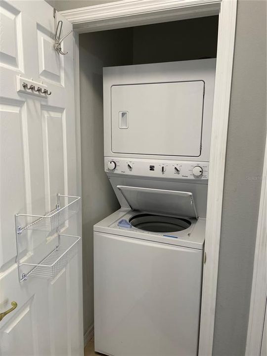 For Rent: $1,800 (2 beds, 2 baths, 929 Square Feet)
