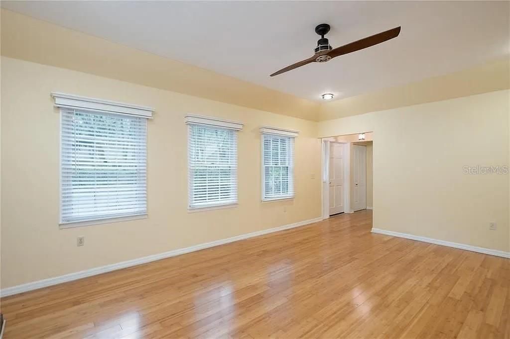 For Rent: $1,900 (2 beds, 1 baths, 1031 Square Feet)