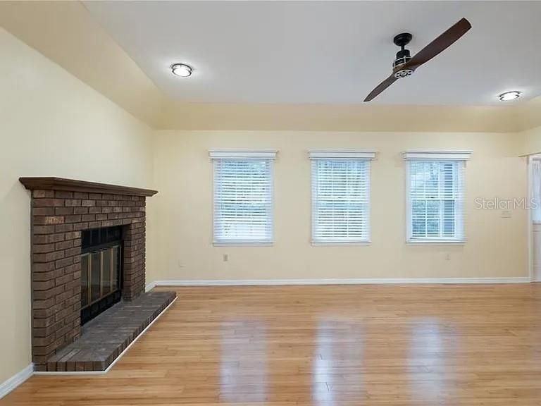 For Rent: $1,900 (2 beds, 1 baths, 1031 Square Feet)