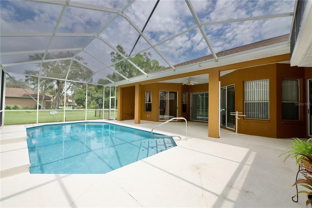 En Venta: $415,000 (3 camas, 2 baños, 2196 Pies cuadrados)