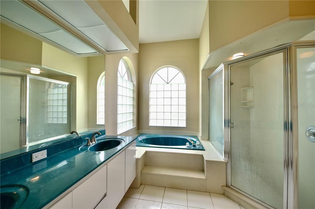 En Venta: $415,000 (3 camas, 2 baños, 2196 Pies cuadrados)