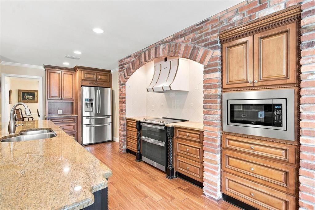 Active With Contract: $550,000 (4 beds, 3 baths, 2722 Square Feet)