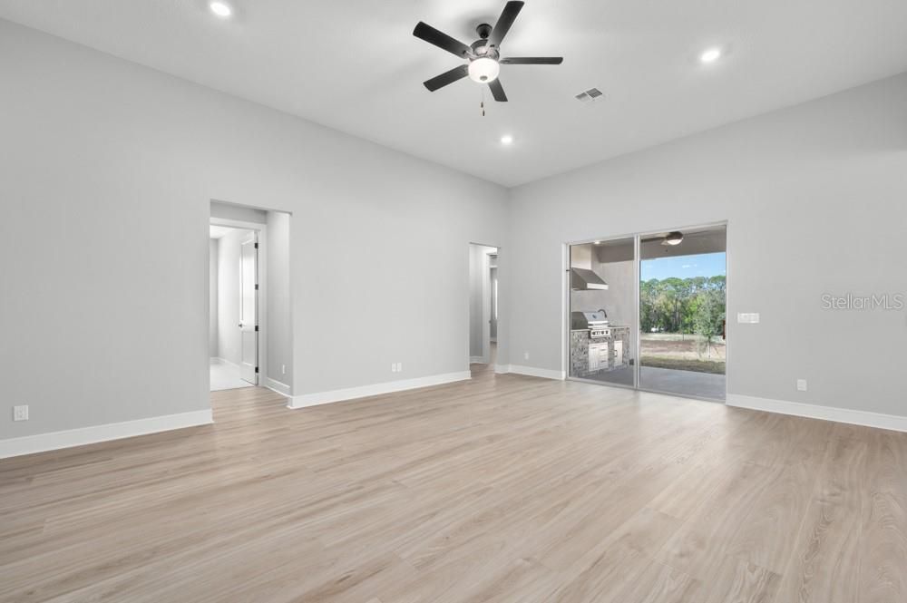 En Venta: $624,900 (4 camas, 2 baños, 2115 Pies cuadrados)