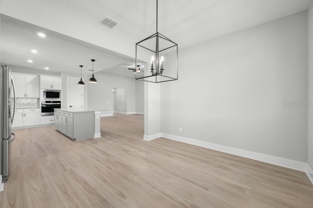 En Venta: $624,900 (4 camas, 2 baños, 2115 Pies cuadrados)
