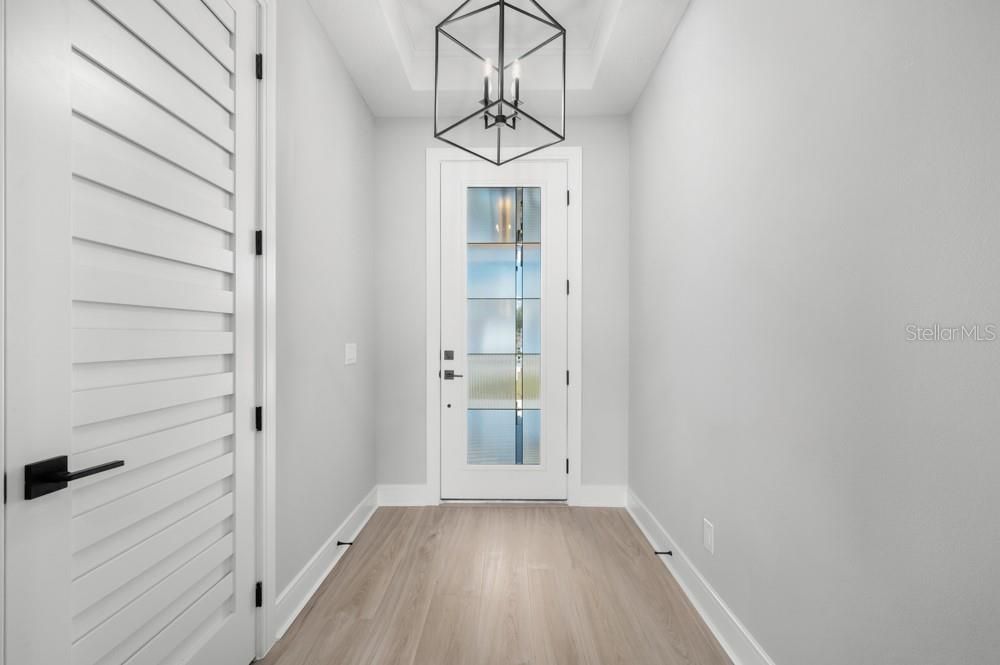 En Venta: $624,900 (4 camas, 2 baños, 2115 Pies cuadrados)
