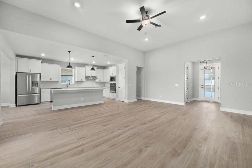 En Venta: $624,900 (4 camas, 2 baños, 2115 Pies cuadrados)