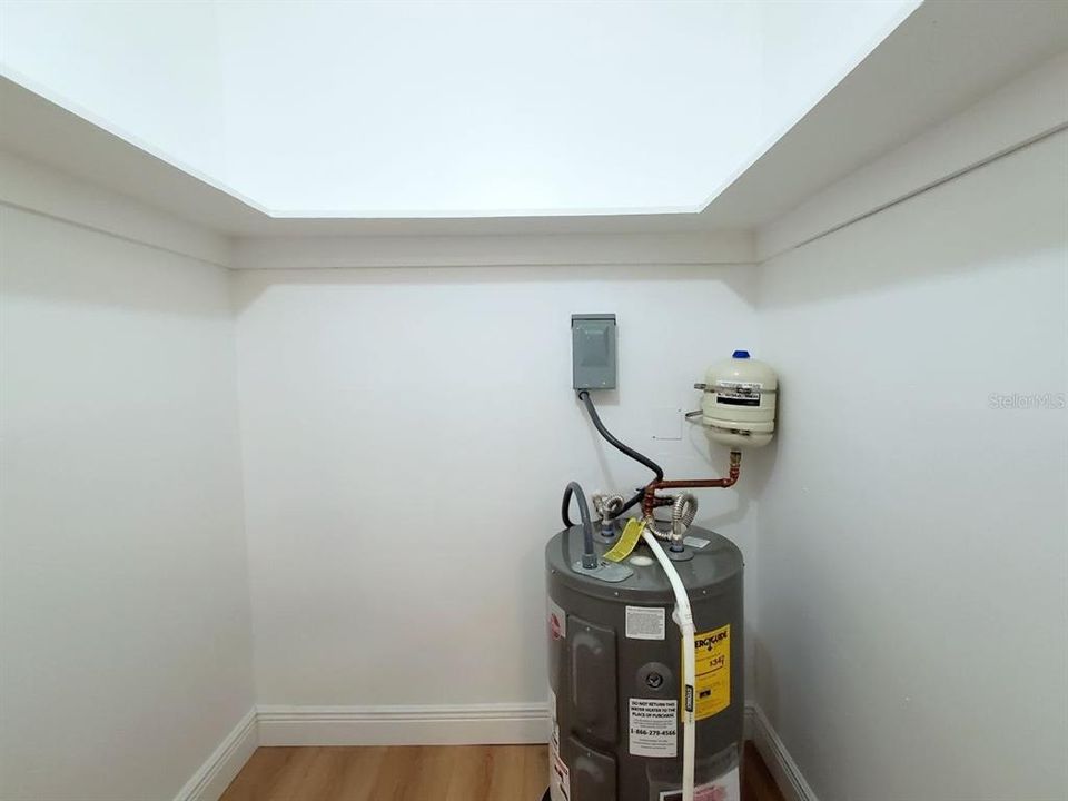For Rent: $1,400 (1 beds, 1 baths, 595 Square Feet)