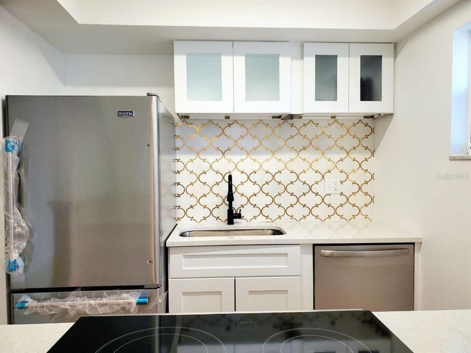 For Rent: $1,400 (1 beds, 1 baths, 595 Square Feet)