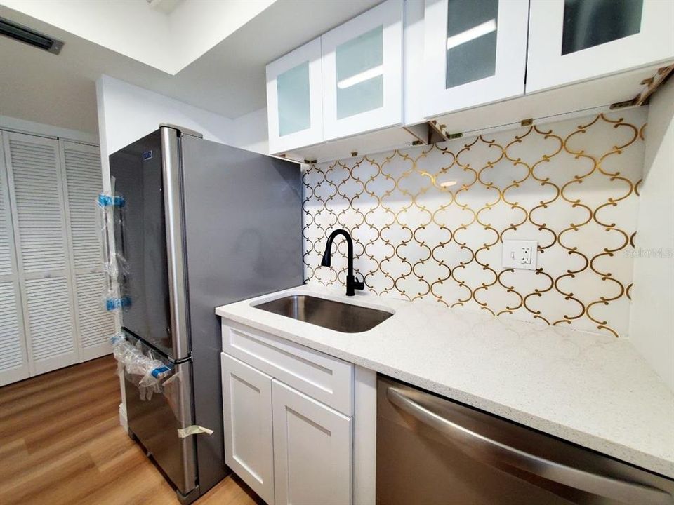 For Rent: $1,400 (1 beds, 1 baths, 595 Square Feet)