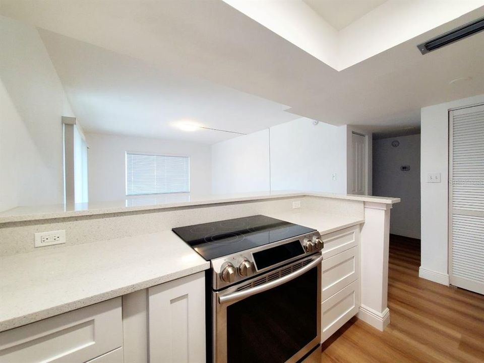 For Rent: $1,400 (1 beds, 1 baths, 595 Square Feet)