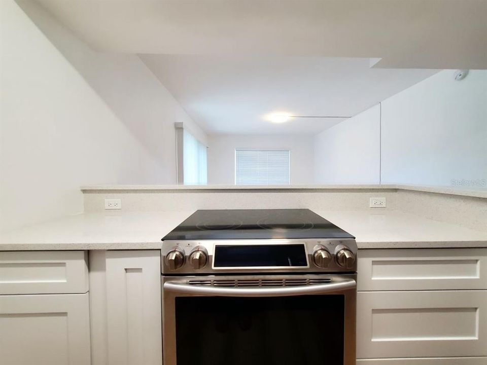 For Rent: $1,400 (1 beds, 1 baths, 595 Square Feet)