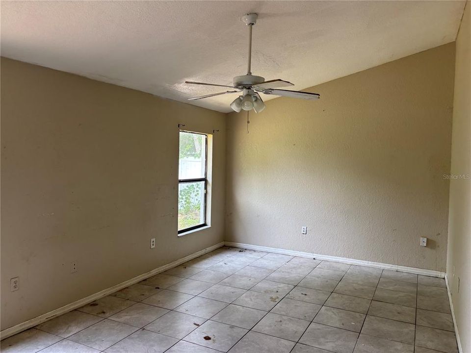 Active With Contract: $140,000 (3 beds, 2 baths, 1422 Square Feet)