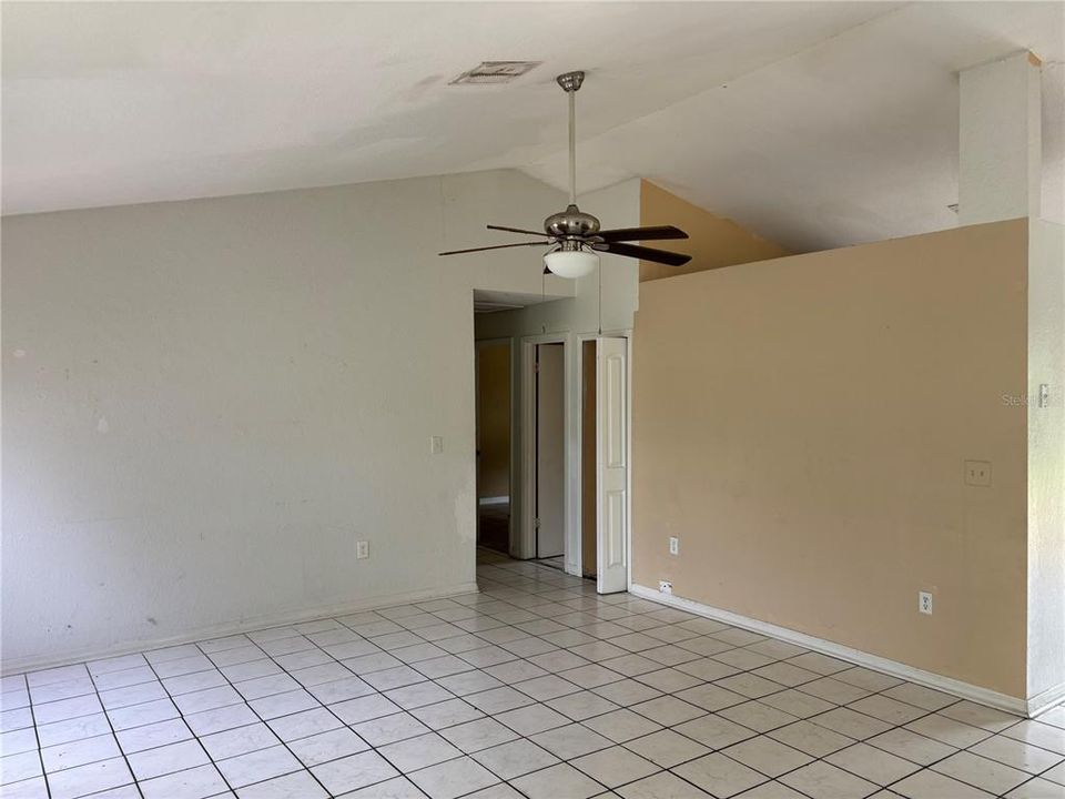 Active With Contract: $140,000 (3 beds, 2 baths, 1422 Square Feet)