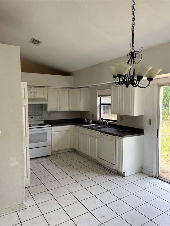 Active With Contract: $140,000 (3 beds, 2 baths, 1422 Square Feet)