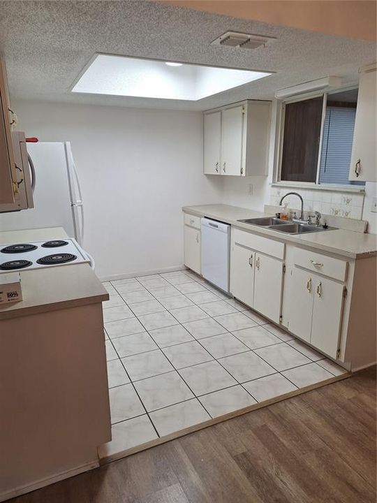 En Renta: $1,250 (2 camas, 2 baños, 1086 Pies cuadrados)