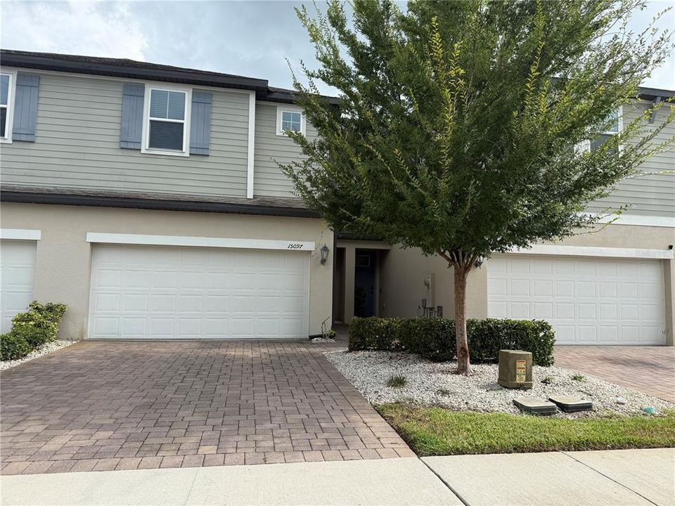 Recently Rented: $2,400 (3 beds, 2 baths, 1969 Square Feet)