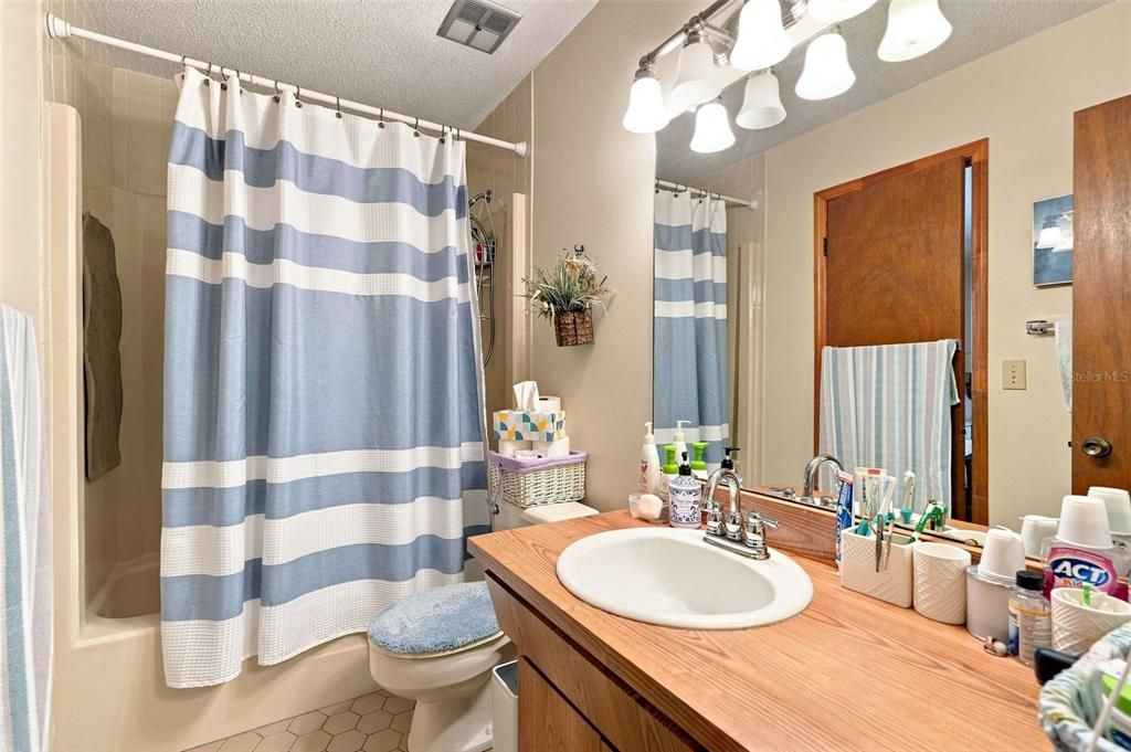 待售: $439,900 (3 贝兹, 2 浴室, 1592 平方英尺)