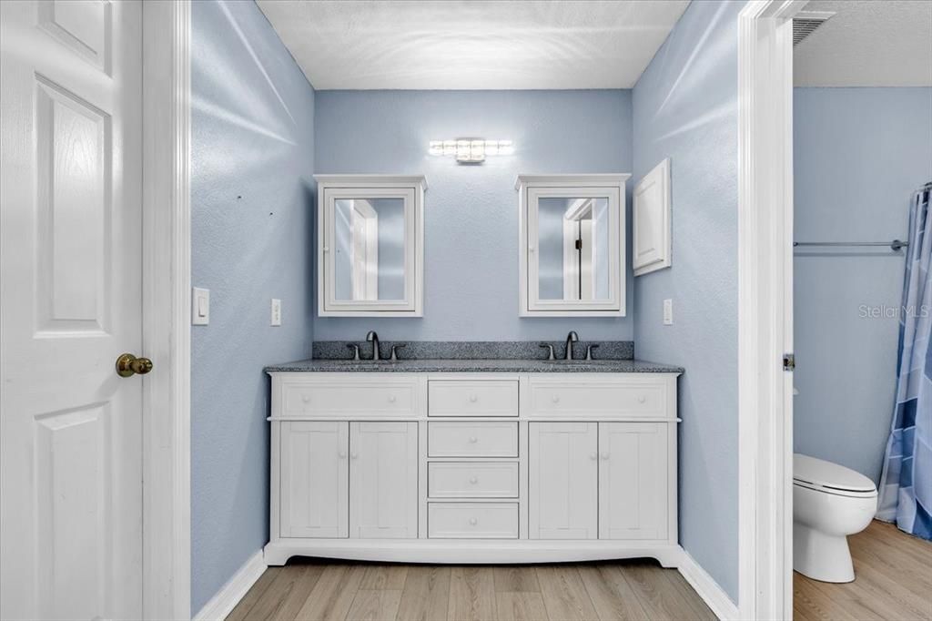 For Rent: $2,200 (3 beds, 2 baths, 1569 Square Feet)