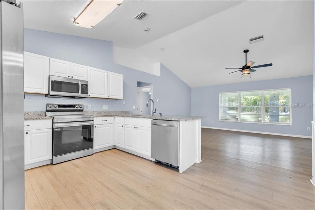 For Rent: $2,200 (3 beds, 2 baths, 1569 Square Feet)