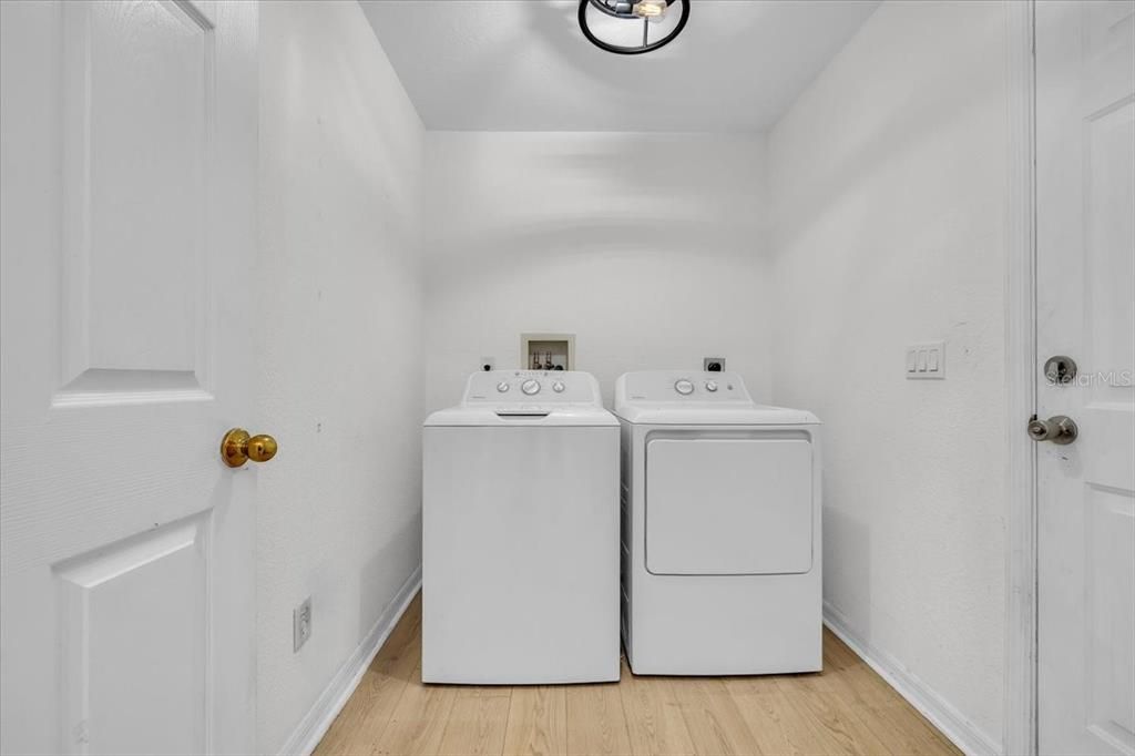 For Rent: $2,200 (3 beds, 2 baths, 1569 Square Feet)
