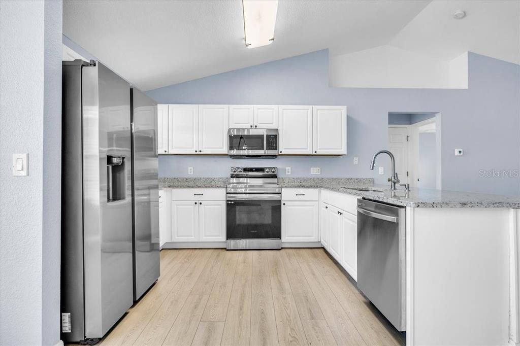 For Rent: $2,200 (3 beds, 2 baths, 1569 Square Feet)