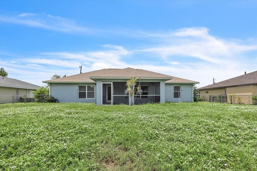 For Rent: $2,200 (3 beds, 2 baths, 1569 Square Feet)