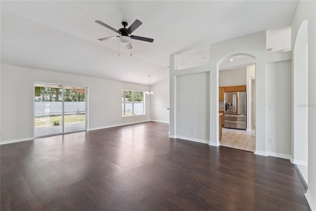 En Venta: $324,700 (3 camas, 2 baños, 2065 Pies cuadrados)